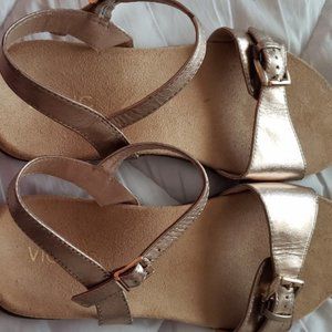 Size 10 Vionic Alita Rose Gold Sandal